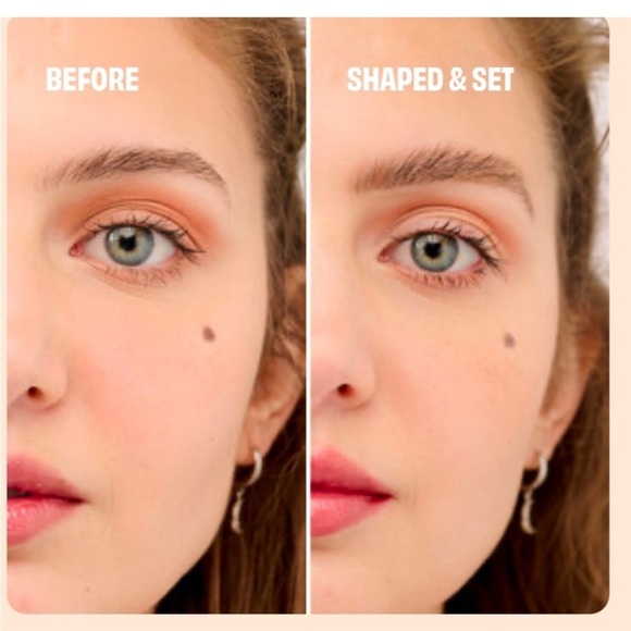 Benefit Cosmetics
24-Hour Brow Setter
invisible shaping & setting gel for brows - Picture 2 of 2